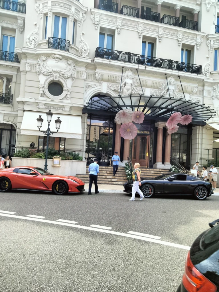 世界屈指のラグジュアリーホテル『オテル・ド・パリ』（Hôtel de Paris Monte-Carlo）