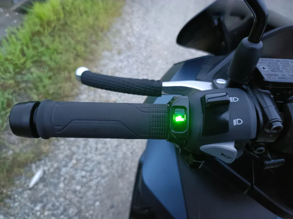 PCX160(2025)ブレーキレバーカバーとグリップヒーター